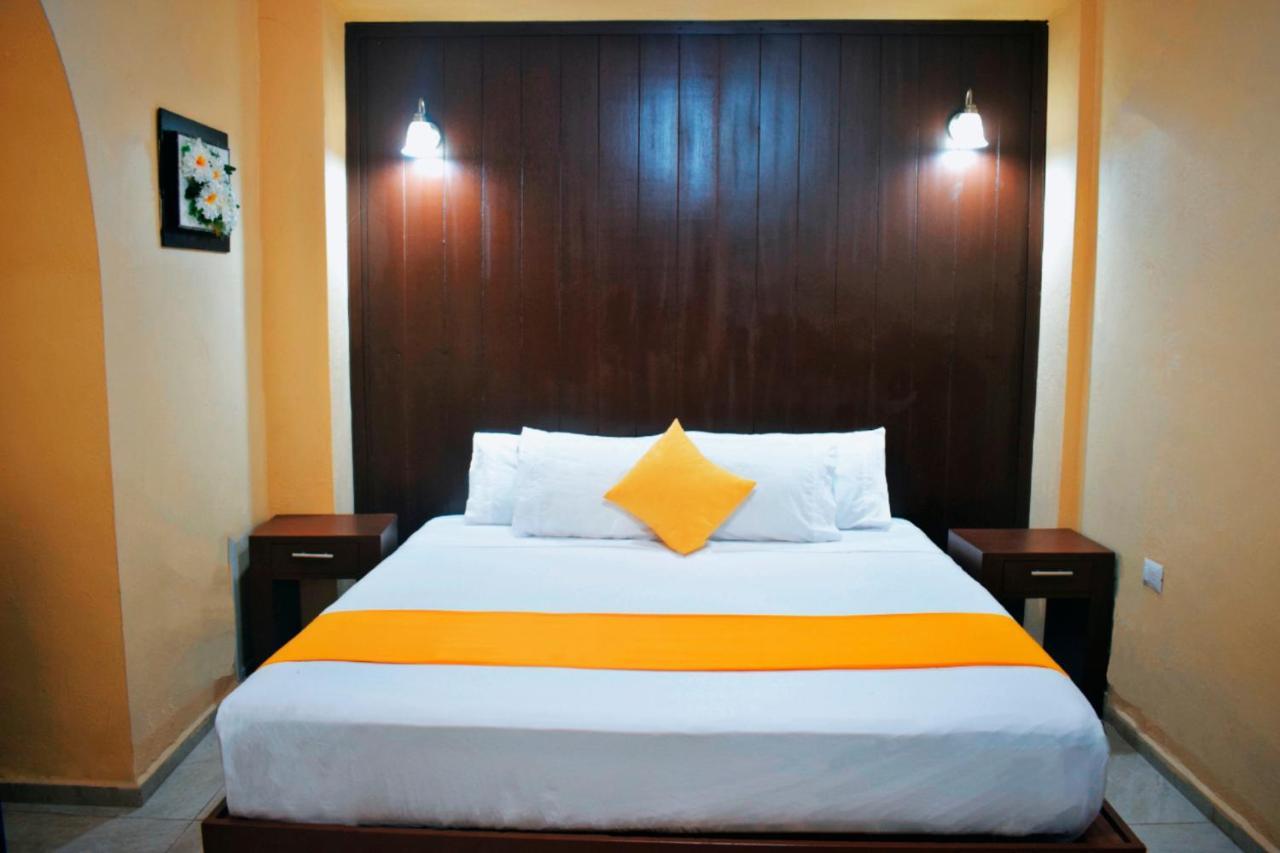 Hotel Casa Rico วัลลาโดลิด ภายนอก รูปภาพ